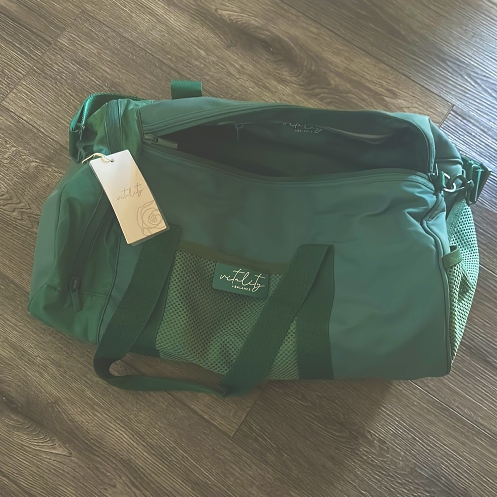 BNWT Vitality Green Gym Bag- bought bust never used.
